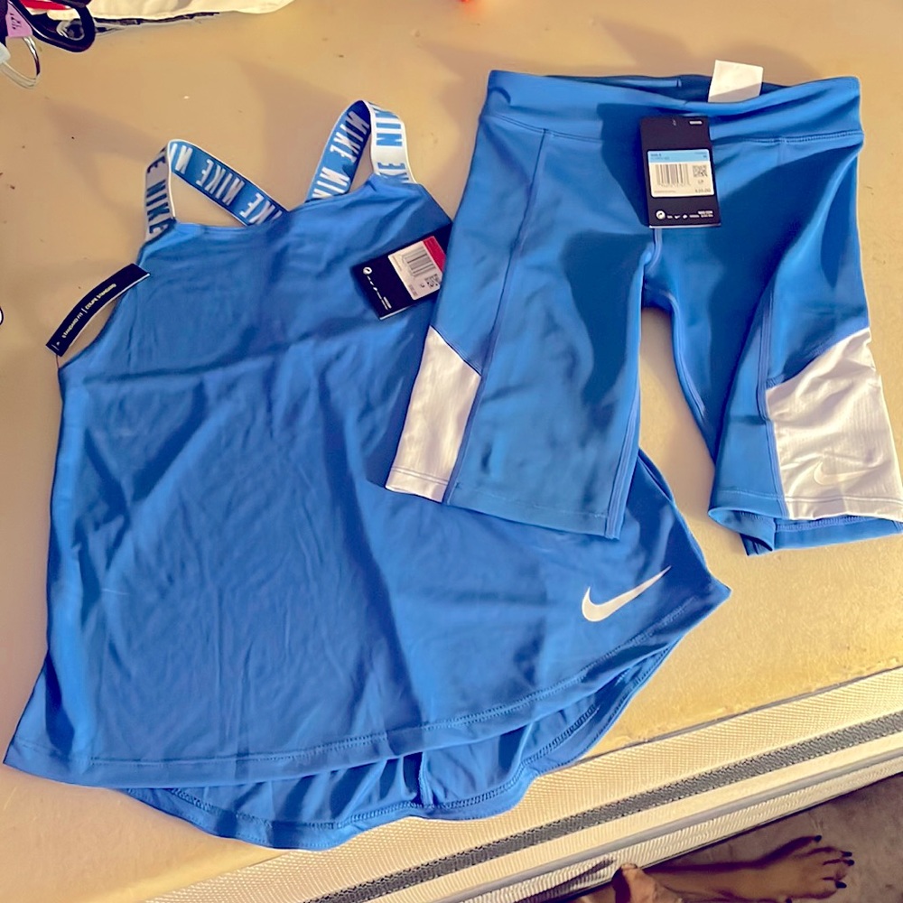 Two-piece — Girls Nike Dry Fit Training Outfit.